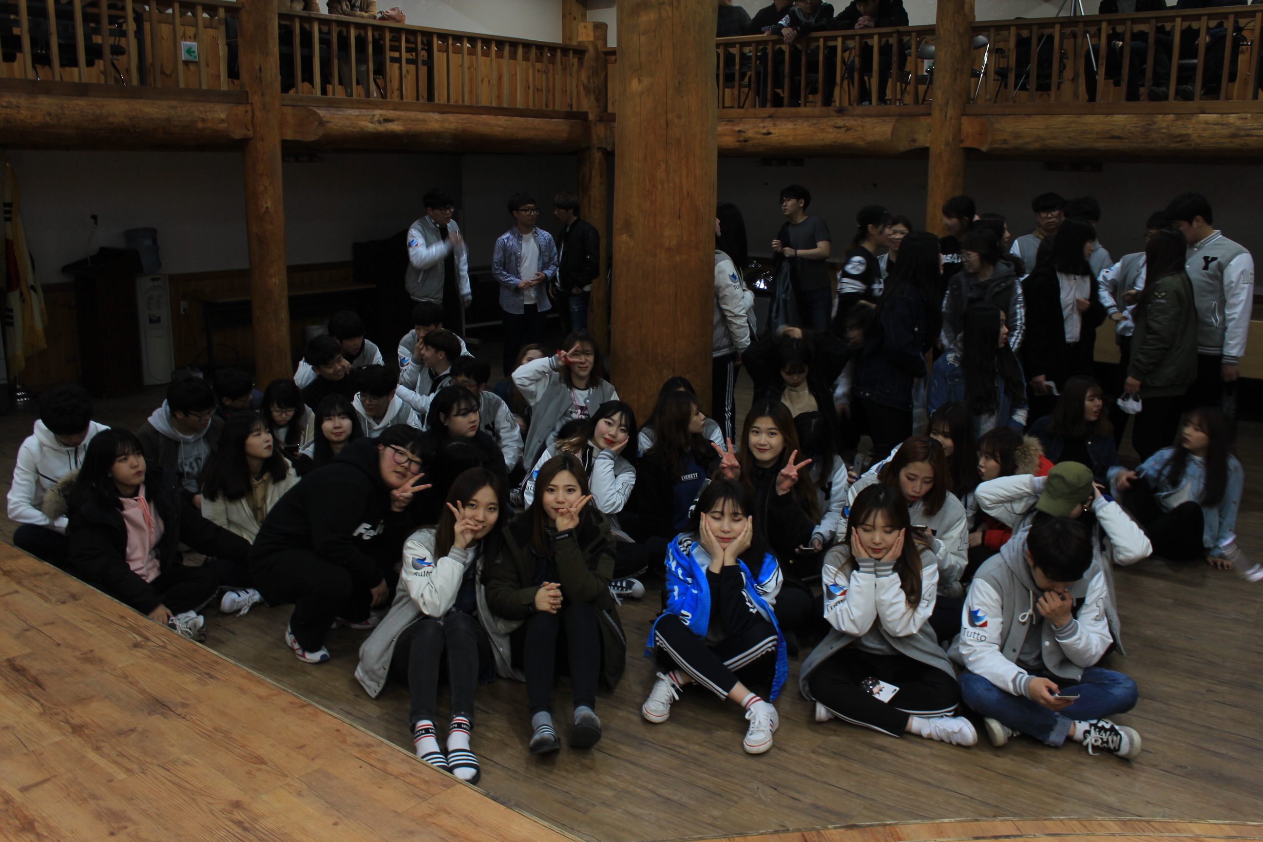 2016년 3월 24일 MT 장기자랑 후 단체사진